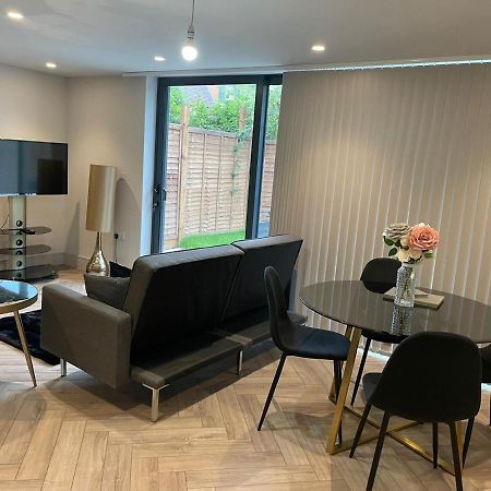 Wimbledon Luxury 3Bedroom Apartment Raynes Park Εξωτερικό φωτογραφία