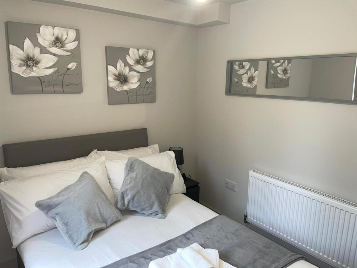 Wimbledon Luxury 3Bedroom Apartment Raynes Park Εξωτερικό φωτογραφία